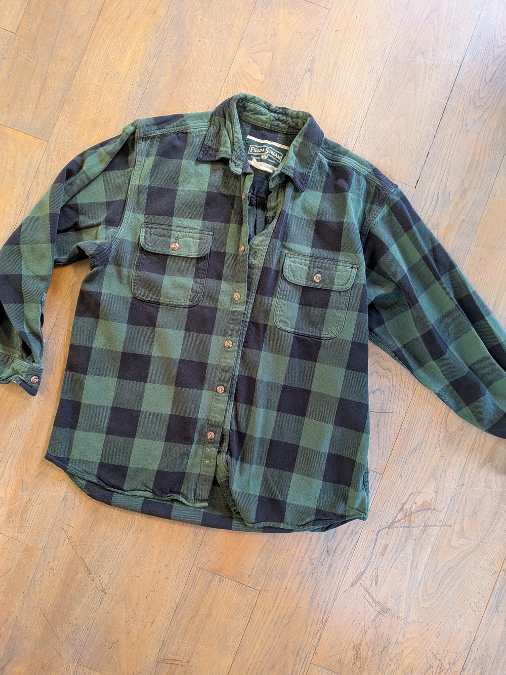 Vintage Field & Stream Men’s Green and Black Plaid Button-Up Shirt